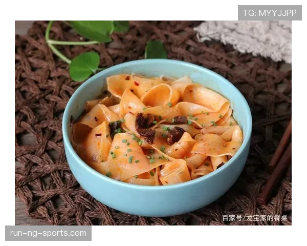 武磊居然在外面吃个饭能点半桌菜！真是上班族两周工资了吧？